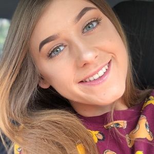 Meet your Posher, Dakota